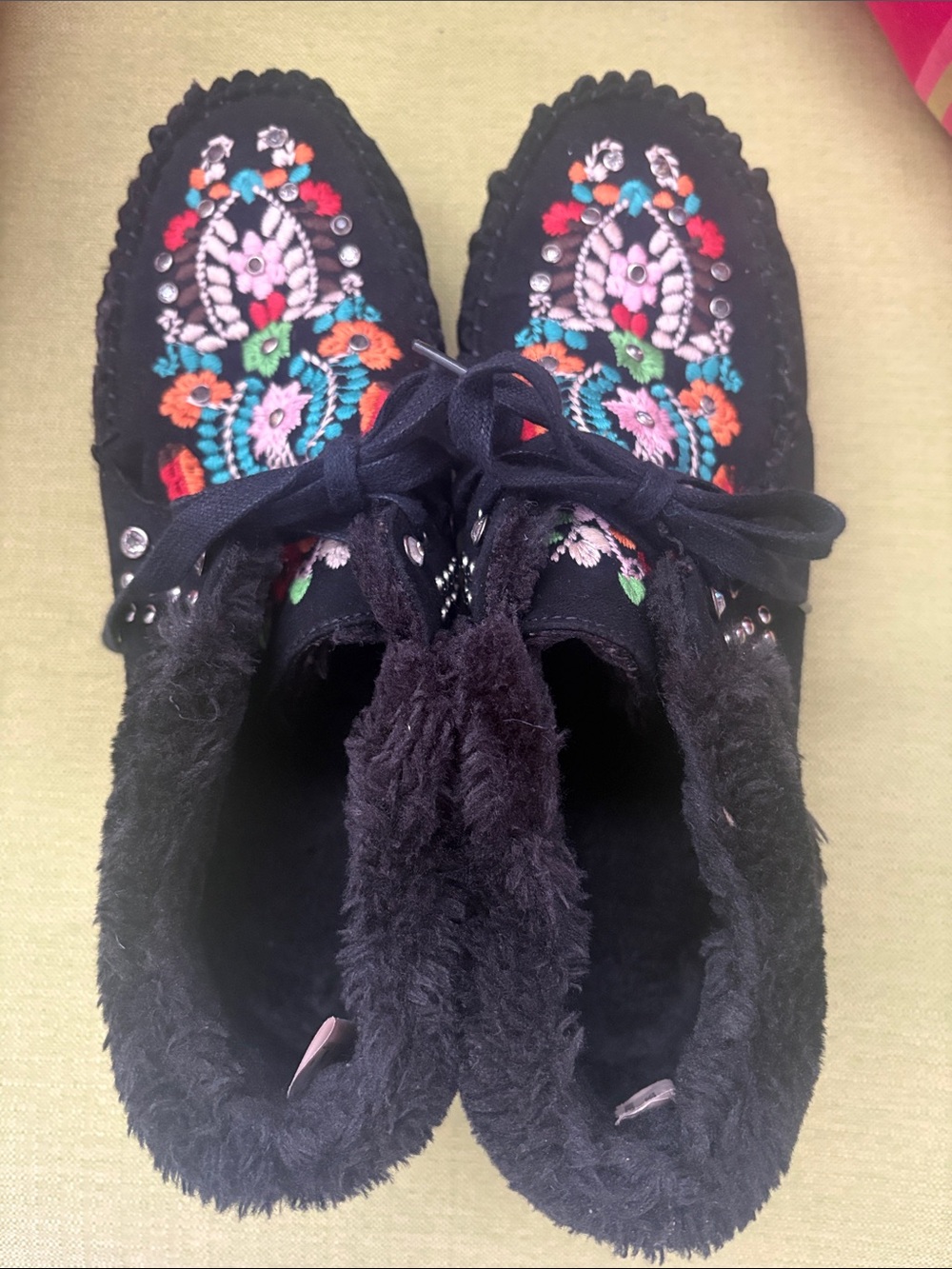 Montana West Black Embroidered Faux-Fur-Trim Moccasins with Multicolor Accents - Picture 3 of 5